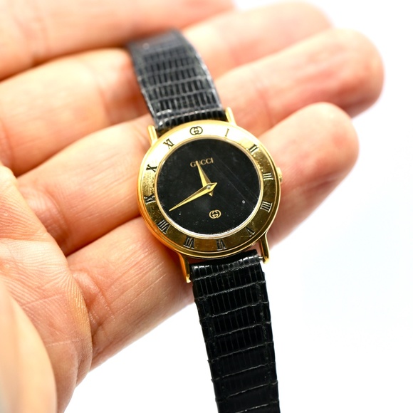 Gucci Vintage 80's Gold Leather Watch - Picture 1 of 9